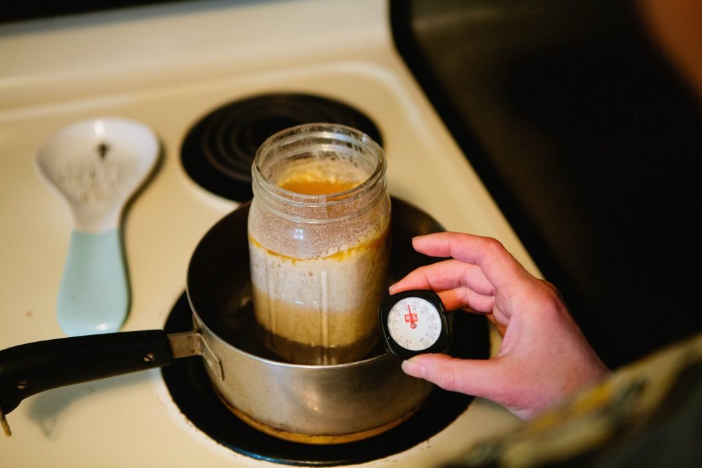 imageye___-_imgi_2_decrystallizing-honey-in-sauce-pan-1024x683.jpg