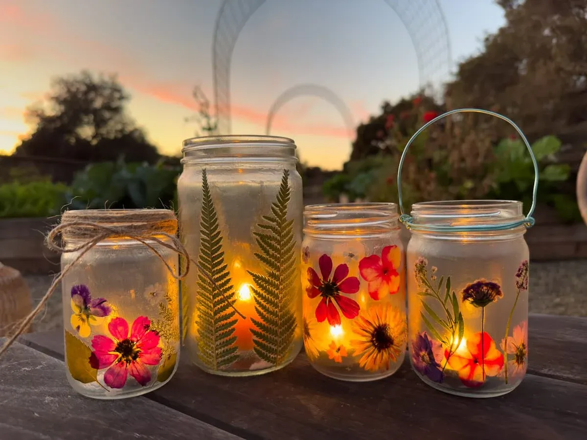 imageye___-_imgi_175_pressed-dried-flowers-crafts-jar-candle-holder-lantern-homestead-chill-feature-1.webp