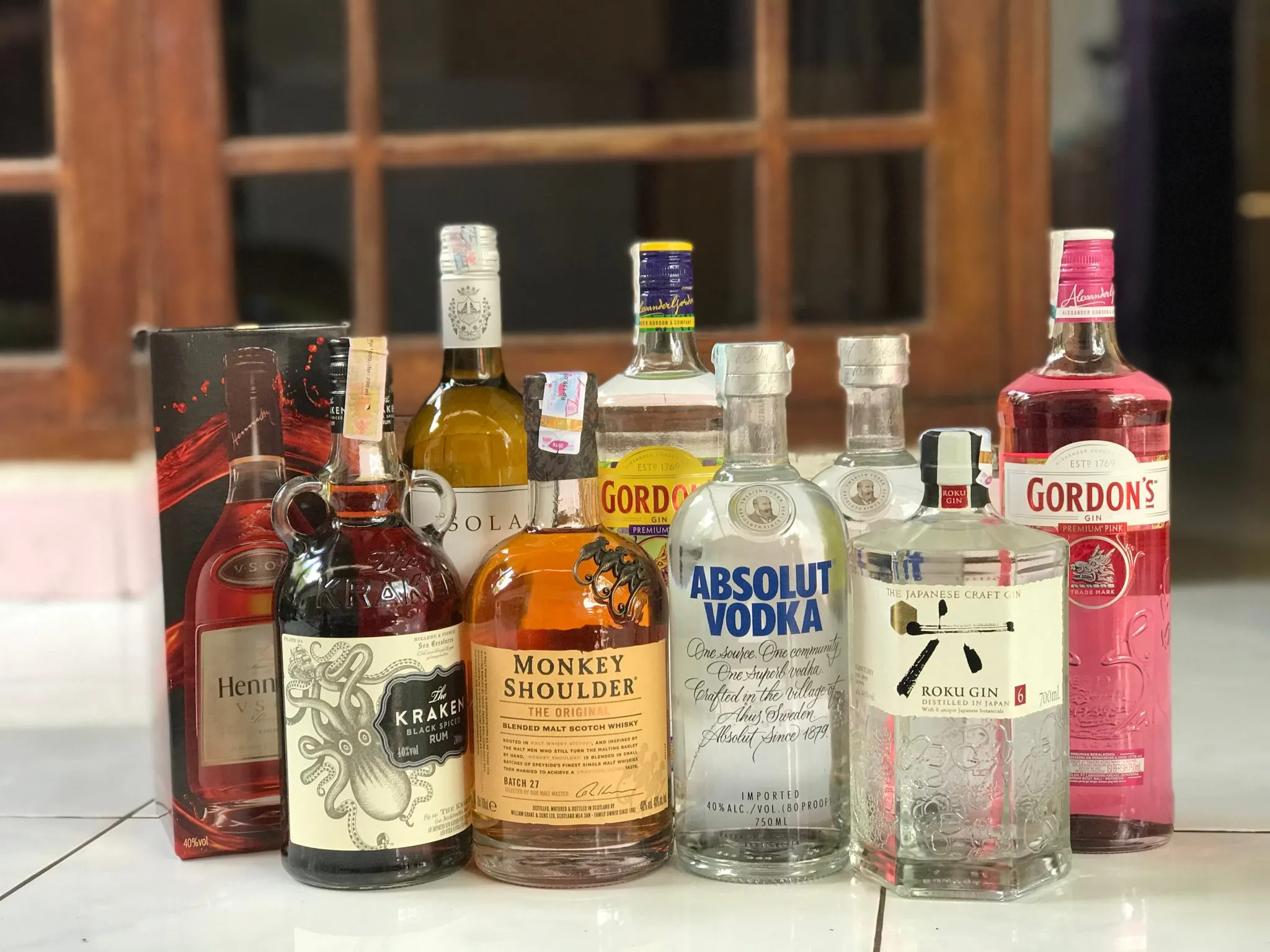 imageye___-_imgi_249_Different-liquor-bottle-sizes-scaled.webp