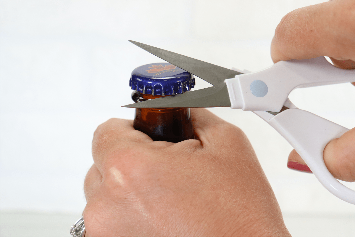 Opening-a-Beer-with-a-Scissors-80671.png