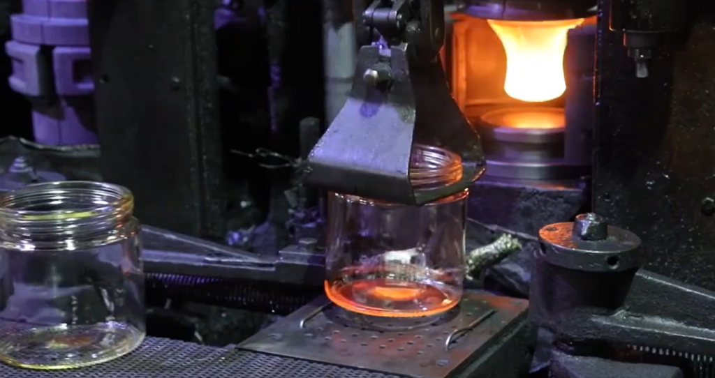 custom-glass-jar-manufacturing-1024x542.png