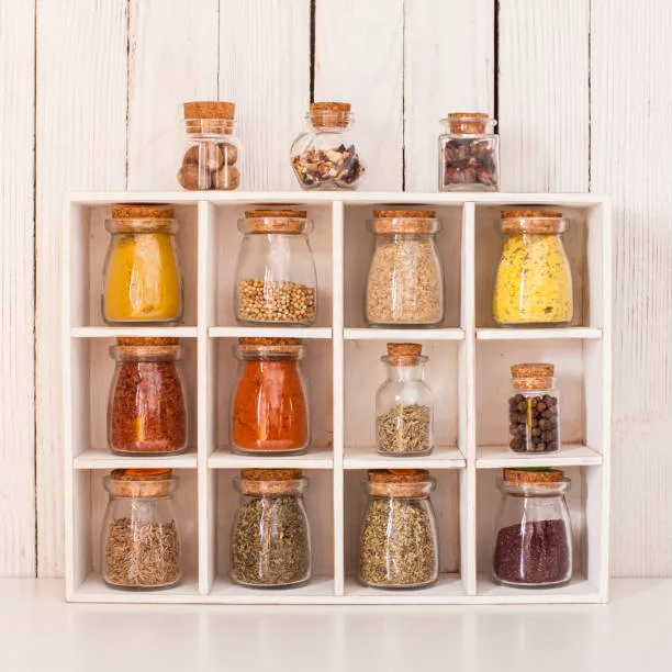 imgi_38_Glass-spice-containers.png