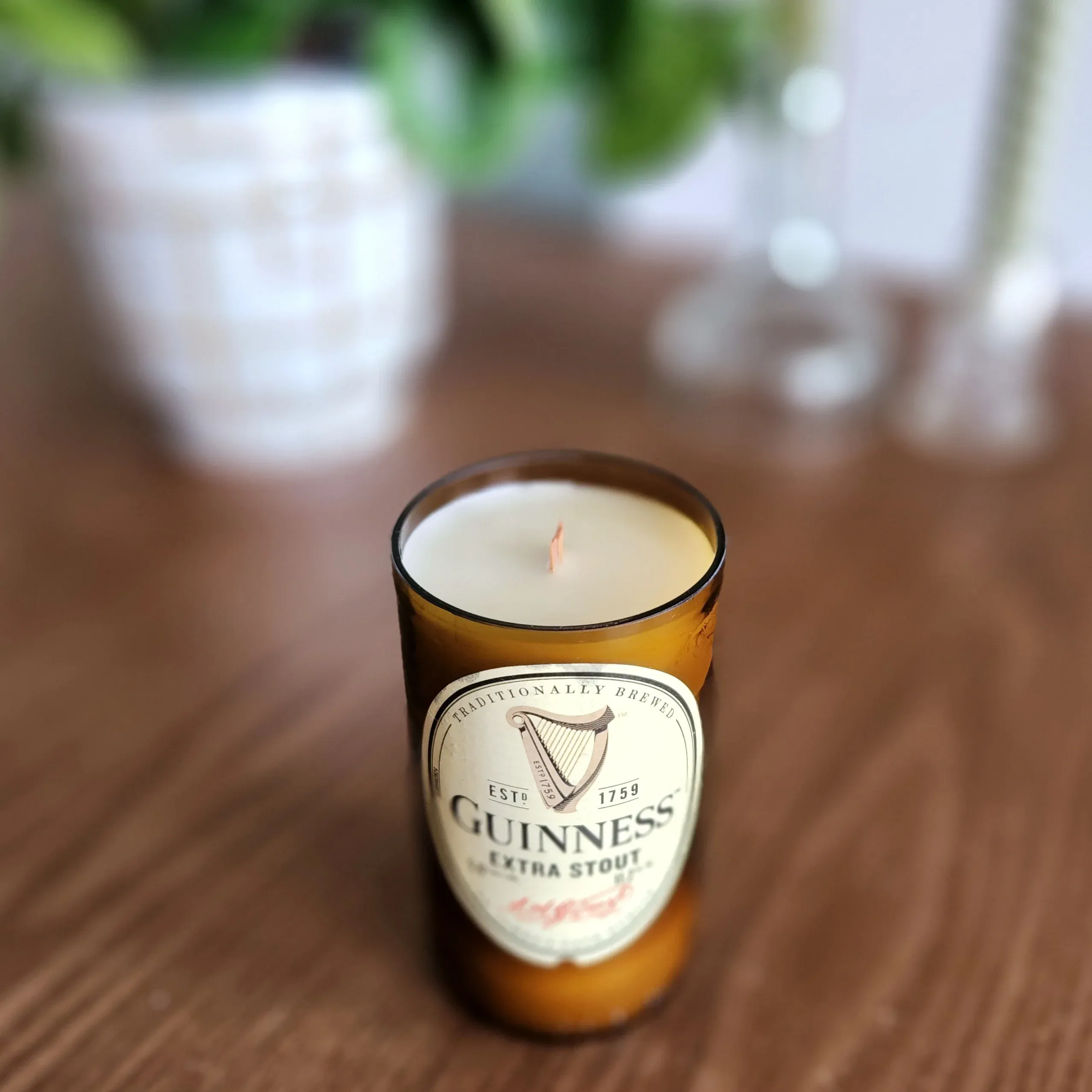 imageye___-_imgi_49_Recycled_Bottle_Candle_Guinness_Angled_View.webp