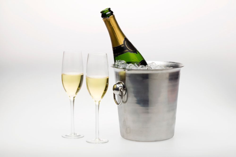 champagne-pouring1.jpg